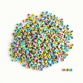 500 Buchstabenperlen in Pastellfarben