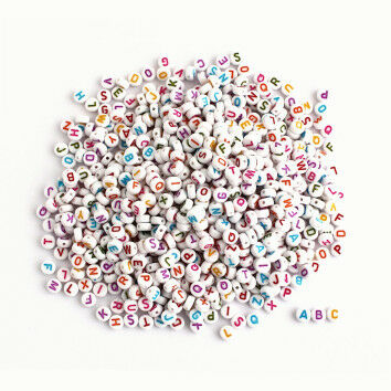 500 bunte Buchstabenperlen